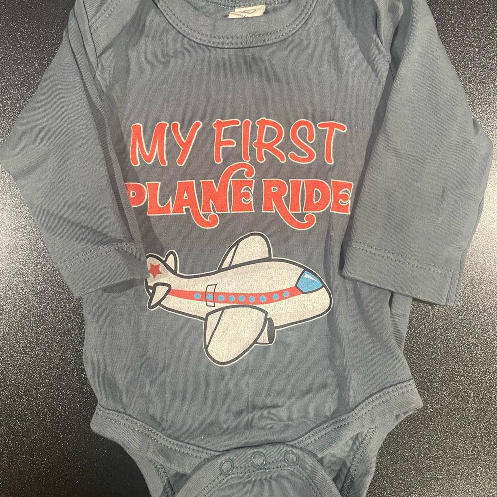 Grey 'My First Plane Ride' LS onesie 0-3 mo. ✈️